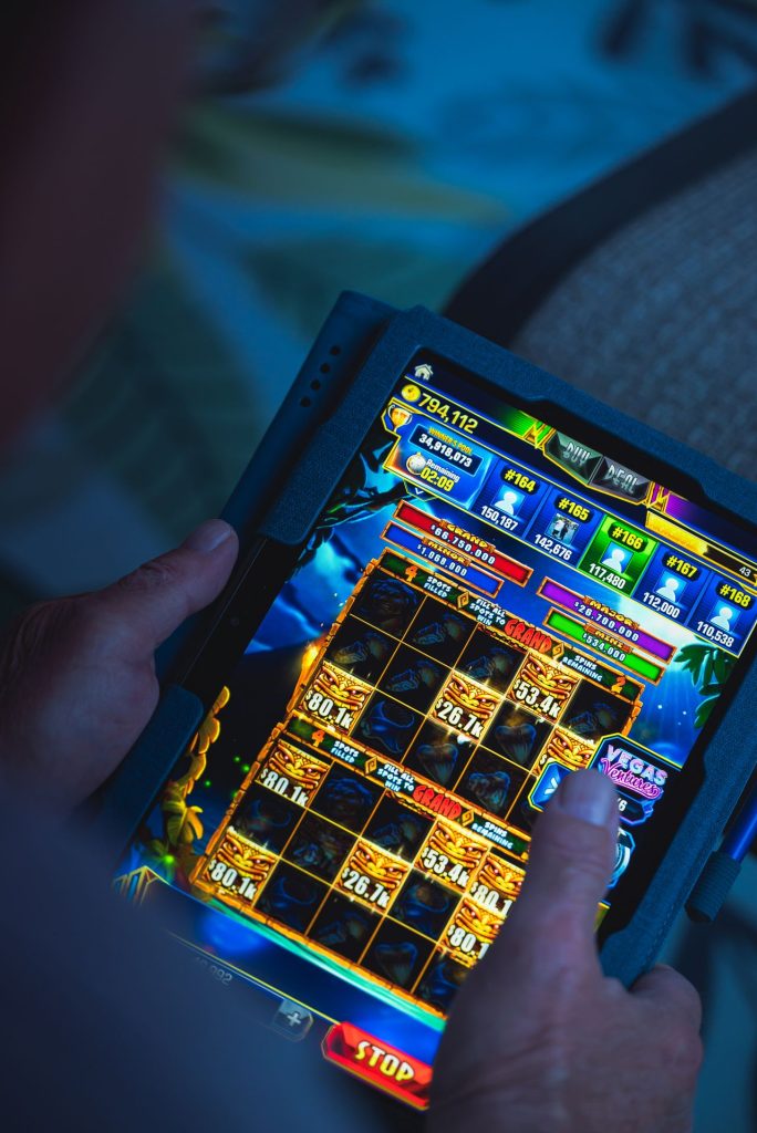 Bonus Features vs Base Game: What Actually Changes the Slot Experience? 2 pexels chris f 38966 25711229 1